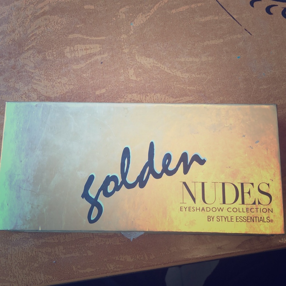 Eye shadow pallet very similar to urban decay